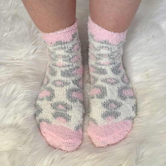 $3 Pink snow leopard socks soft fluffy gray white - Picture 7 of 7